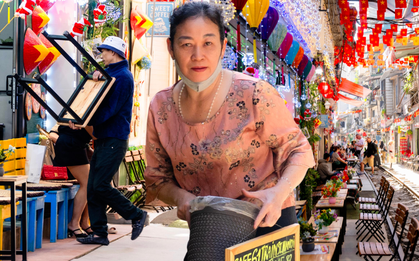 Cảnh đối lập trên phố cà phê đường tàu Khâm Thiên - Lê Duẩn khi lực lượng chức năng ra quân xử lý vi phạm