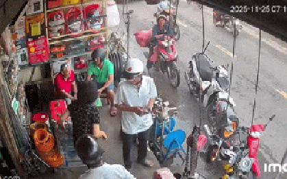 Đi giao dừa cho khách, người đàn ông bị đạp ngã trước đầu ô tô: Bất ngờ nguyên nhân phía sau