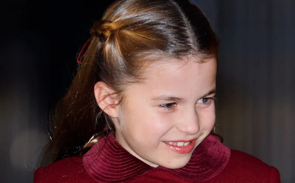 Khoảnh khắc dễ thương của Công chúa Charlotte khiến "nhà may hoàng gia" tự hào muốn rơi nước mắt