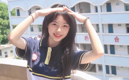 Thấy con gái mới lớp 10 đã trang điểm điệu đà, phụ huynh Hải Phòng lên mạng đặt 2 câu hỏi: Cả cõi mạng vào tranh cãi!