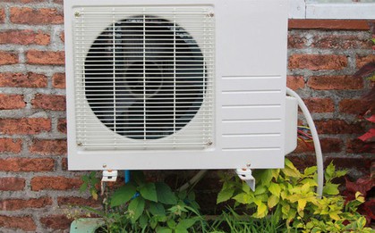 Cục nóng điều hòa để ngoài mưa có sao không?