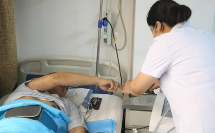 Người đàn ông suy thận cấp, tìm nguyên nhân, bác sĩ ngơ ngác: "Người không ai uống thứ này!"