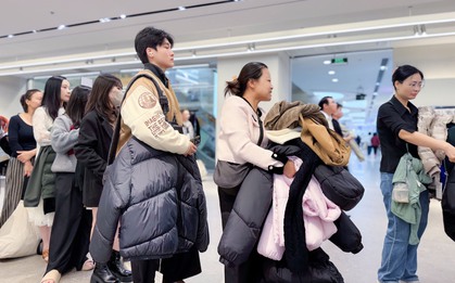 Cảnh tượng trái ngược tại Hà Nội ngày Black Friday