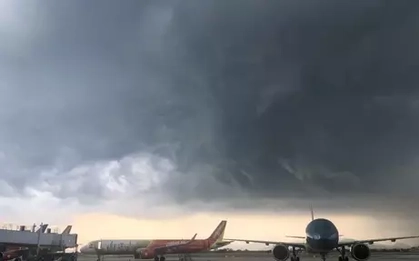 35 chuyến bay phải đổi đường tránh bão số 15