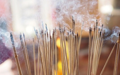 5 sai lầm khi thắp hương khiến lời khấn không linh nghiệm