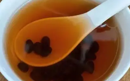 Uống nước đậu đen mỗi bữa sáng suốt 2 năm, người phụ nữ 40 tuổi nhận kết quả là...