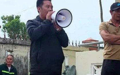 Không cần danh sách, trưởng thôn đọc vanh vách tên 3.000 hộ dân nhận quà cứu trợ