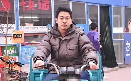 Nghiên cứu sinh tiến sĩ đi làm shipper bị giảng viên cũ chê "có vấn đề đầu óc", anh đáp lại 1 câu ai cũng phục sát đất