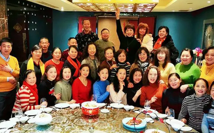 Đi họp lớp, người đàn ông đóng 1,8 triệu rồi xin về sớm: Hành động của bạn cũ sau đó khiến anh chết lặng