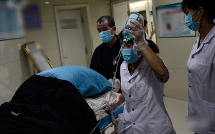 Người đàn ông cấp cứu vì mất ý thức, kiểm tra túi mang theo bác sĩ sửng sốt