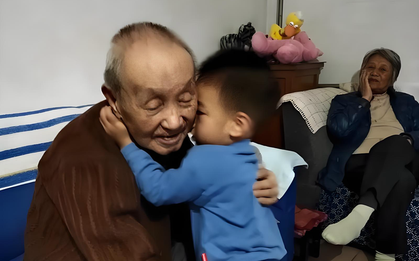 Bài văn "Ông tôi" của cậu bé lớp 2 giành giải Nhì toàn quốc, chỉ 26 chữ nhưng khiến ai cũng rơi lệ