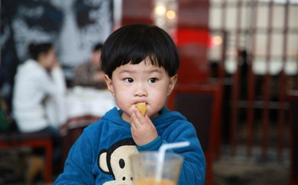 3 dấu hiệu cho thấy con bạn đang "thối não": Rất nguy hiểm chứ không phải trò đùa!