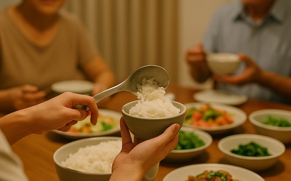 Vì sao người Việt thường kiêng xới cơm một lần?