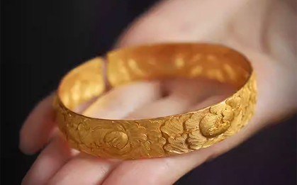 Ăn trộm vòng vàng của bạn gái để mua quà kỷ niệm 1 năm yêu nhau