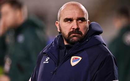 Huấn luyện viên 44 tuổi đột tử ngay trong trận đấu gây bàng hoàng