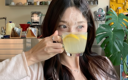 5 mẹo uống nước chanh giúp tận dụng tối đa công dụng dưỡng da, đốt mỡ, "thải độc" cho gan và thận