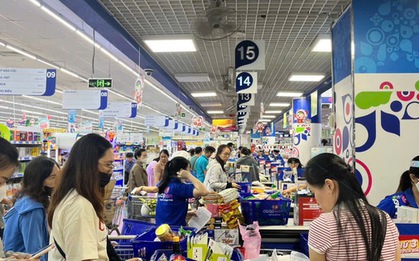 Người dân Quy Nhơn đổ xô mua thực phẩm dự trữ trước bão số 13