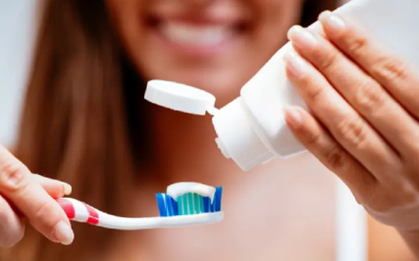 Nên đánh răng trước hay sau bữa sáng?