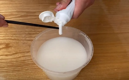 Giữ lại nước vo gạo rồi trộn kem đánh răng, ai nghĩ ra mẹo này IQ đỉnh nóc