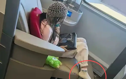 Đăng ảnh con gái lên mạng rồi hỏi 1 câu "ngây ngô", bà mẹ khiến dân mạng bực mình: Khoe của lộ liễu quá chị!