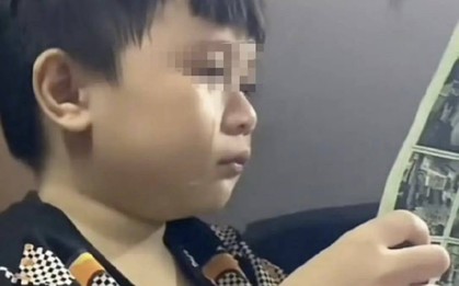 1 tiếng đồng hồ đứng khóc của cậu bé khiến MXH tranh cãi