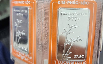 Giá bạc hôm nay 5-11 xuống thấp nhất 1 tháng, người "đu đỉnh" méo mặt