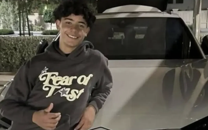 Ronaldo tặng con trai 15 tuổi siêu xe Lamborghini hơn 7 tỷ