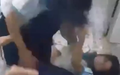 Hai nữ sinh ở TPHCM đánh nhau túi bụi, hiệu trưởng nói gì?