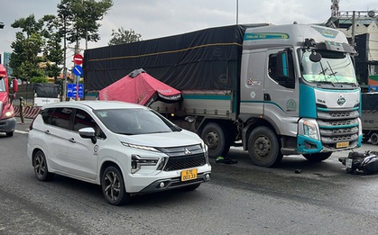 Nữ sinh viên gặp tai nạn nghiêm trọng ngay ngã ba ở TP HCM