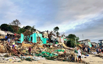 Ngư dân làng chài Gia Lai, Đắk Lắk đắng cay nhìn tài sản bay theo bão Kalmaegi