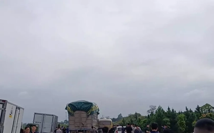 Tai nạn liên hoàn trên cao tốc Hà Nội - Thái Nguyên, nhiều ô tô bị hư hỏng