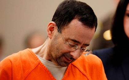 100 VĐV nữ bị tấn công tình dục, 37.000 ảnh khiêu dâm trẻ em,... giới thể thao choáng váng vì bác sĩ "yêu râu xanh"