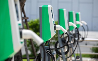 Infographic: Hạ tầng sạc pin ngày một vững mạnh, người Việt đã có thể an tâm mua xe điện