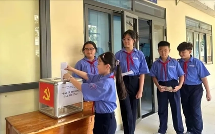 Lý do nhiều trường học tại TPHCM không nhận hoa ngày 20/11