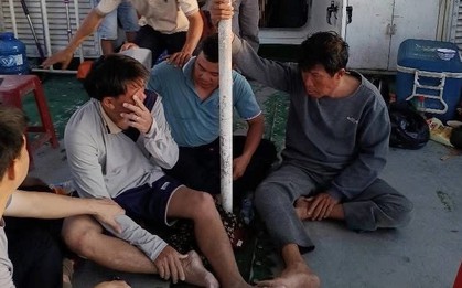 Phép màu đã xuất hiện: Cả 3 người mất tích trên biển Lý Sơn giữa bão số 13 đã được cứu sống sau 2 ngày lênh đênh giữa biển