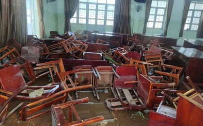 Xót xa trường học tan hoang sau bão Kalmaegi