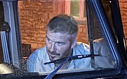 Beckham bị paparazzi bắt gặp ở quán pub
