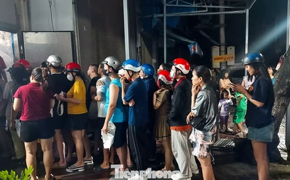 Sau bão số 13, người dân ở Gia Lai chen nhau mua đá lạnh vì mất điện kéo dài