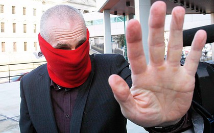 “Bóng ma” ám ảnh: HLV trở thành "kẻ săn mồi" cầm thú, có cầu thủ bị lạm dụng 150 lần ở tuổi 14