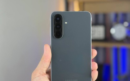 5 sai lầm "kinh điển" khi dùng điện thoại: Bảo sao máy 30 triệu dùng 1 năm đã lag, pin chai thảm hại!