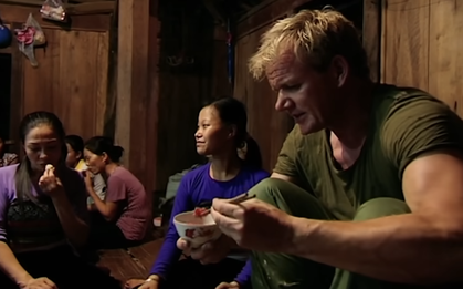 Đầu bếp 17 sao Michelin thế giới ngồi khúm núm ăn xôi ở Việt Nam