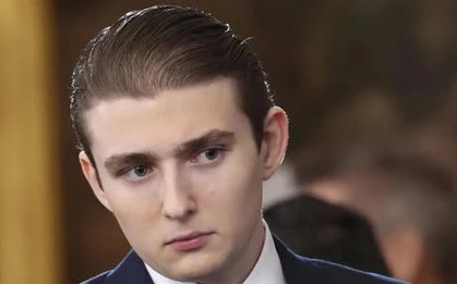 Barron Trump gây sốt