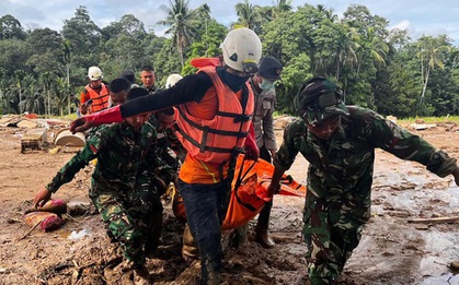 Số người thiệt mạng và mất tích do lũ lụt tăng sốc, Indonesia triển khai tàu chiến