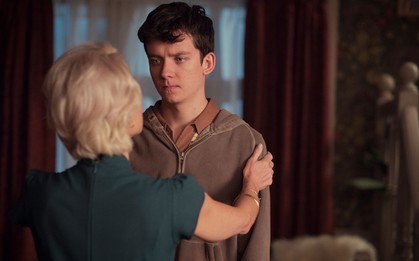 Xem phim Sex Education, tôi mới biết hóa ra người lớn cũng có lúc thua trẻ con, cha mẹ thông thái nhất vẫn mắc sai lầm