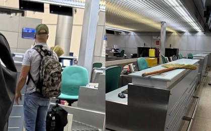 Khách Tây "liều mình" mang 1 món đồ mua ở Việt Nam ra sân bay khiến tiếp viên mang đi bỏ gấp