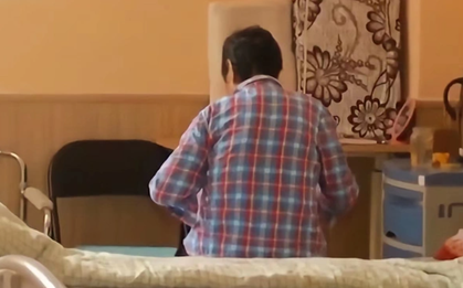 Sang tên cả 3 căn nhà cho cháu gái, bà nội bất ngờ bị đuổi ra đường và bị kiện đòi tiền thuê nhà: Lý do đau lòng