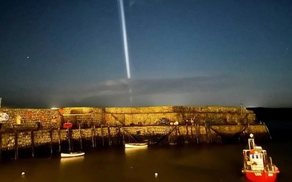 Vệt sáng lạ trên bầu trời Anh gây xôn xao