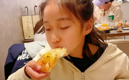 Mẹ lên mạng trách móc con gái, nghe lý do nhiều người nổi da gà: "Ở cùng với người mẹ như này thật tội!"