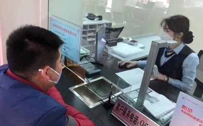 Làm shipper 5 năm, đến ngày rút 300 triệu xây nhà, ngân hàng nói: "Anh… chưa từng mở sổ ở đây"