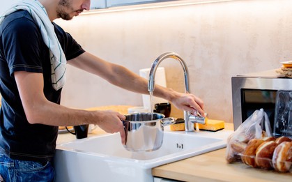 Có nên trực tiếp dùng nước máy để nấu ăn?
